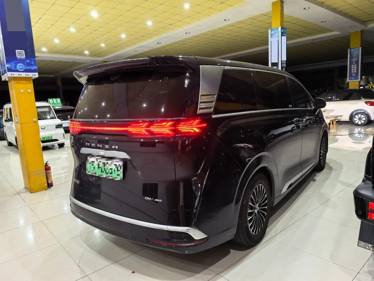 Denza 2024 Denza D9 DM-i 1.5T stepless 980 four-wheel drive distinguished automatic gear 3