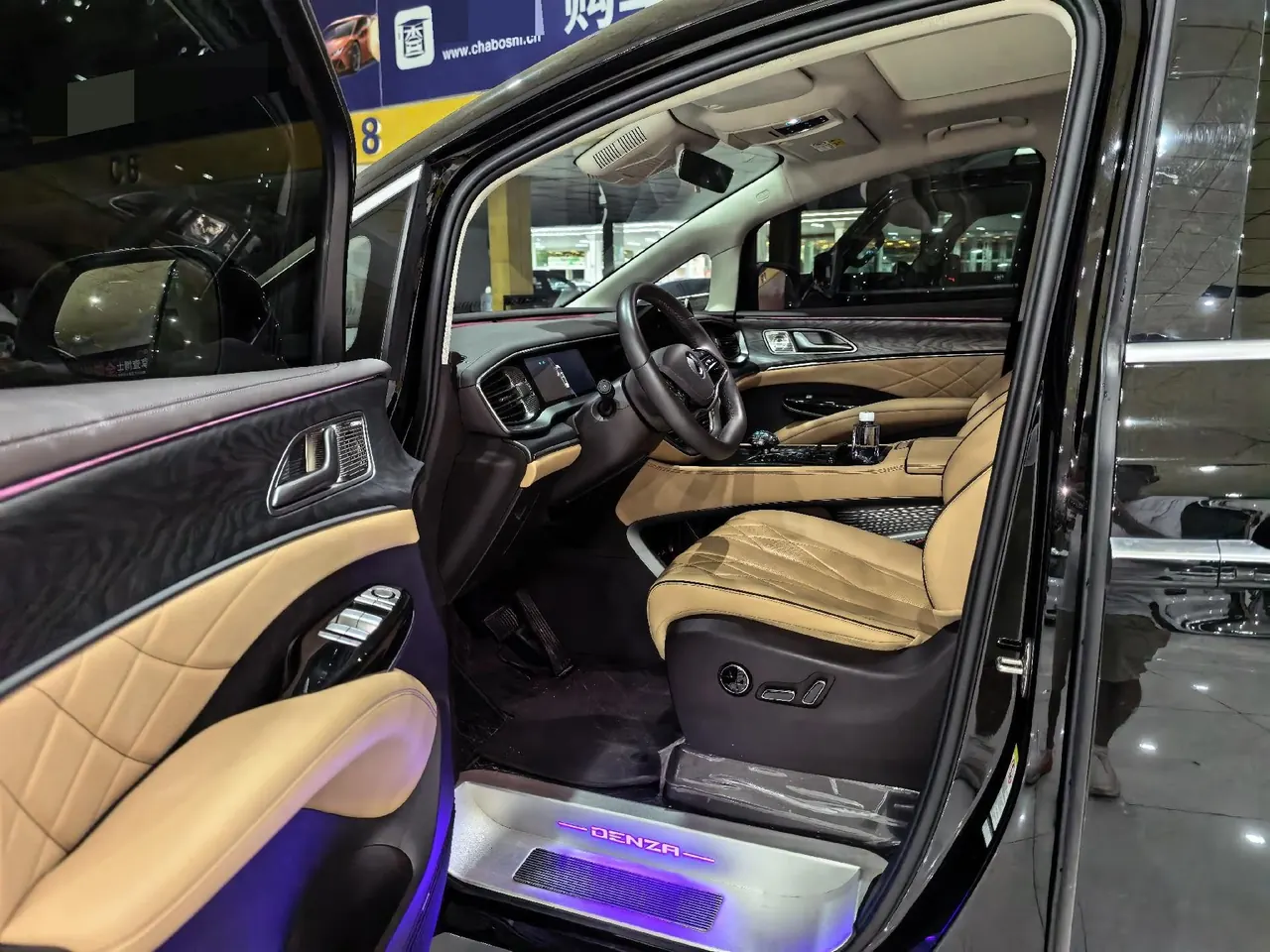 Denza 2024 Denza D9 DM-i 1.5T stepless 980 four-wheel drive distinguished automatic gear 4