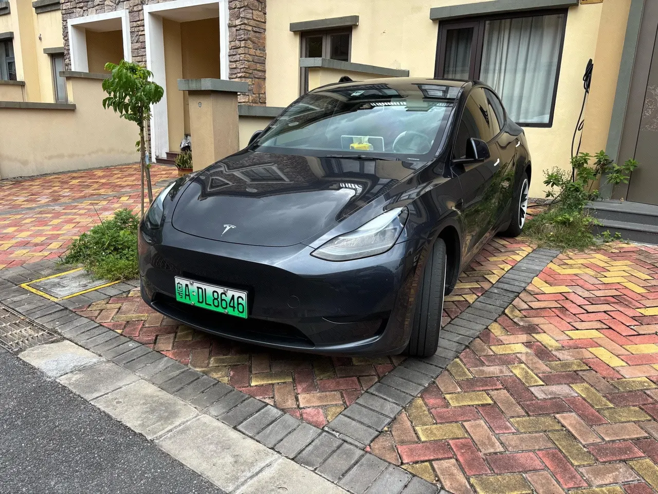 Open image lightbox: Tesla 2024 Model Y rear-wheel drive version automatic transmission