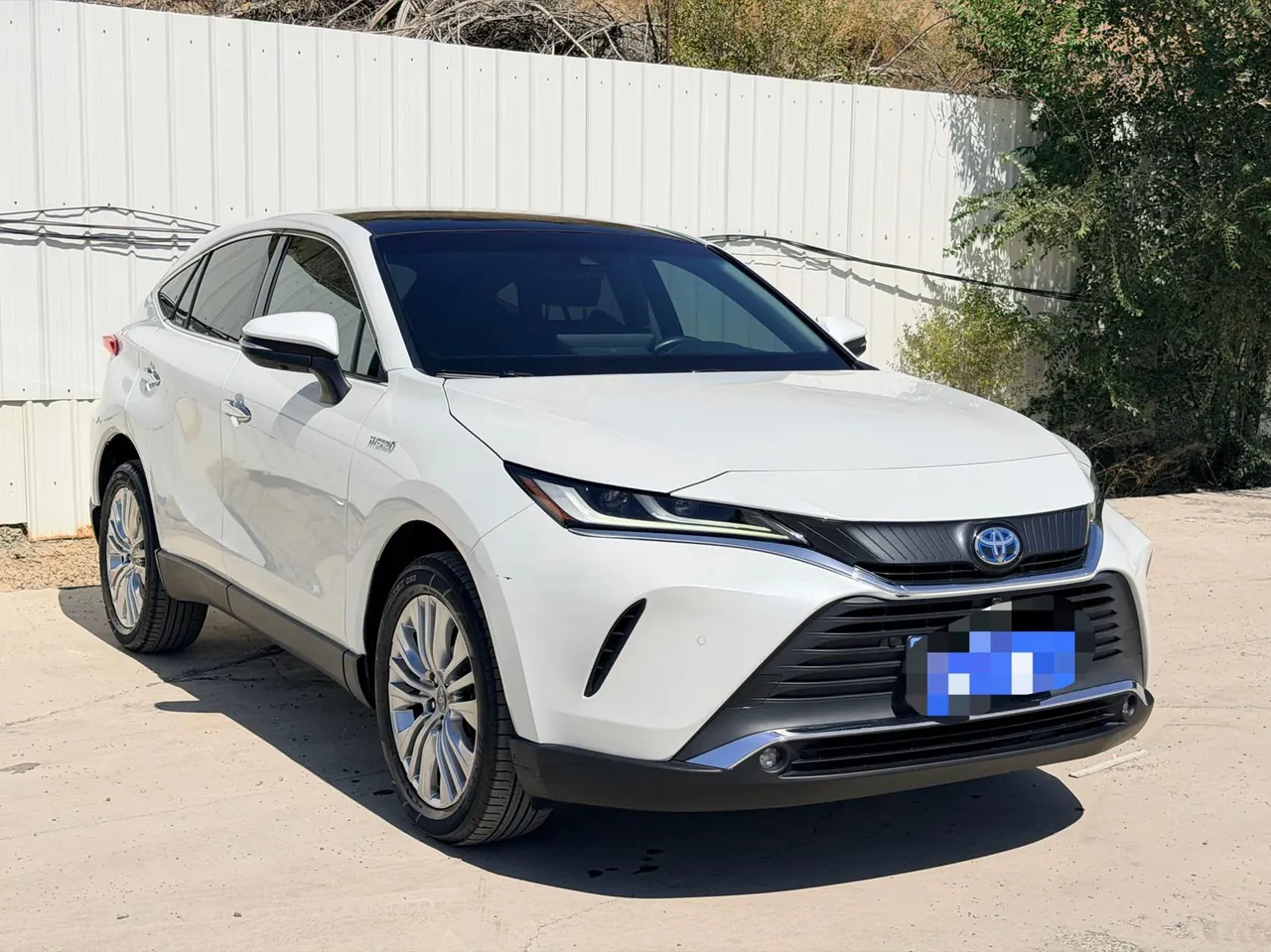 Toyota 2022 LingFang Dual Engine 2.5 Stepless Four-wheel Drive Premium Edition Automatic Gear 3