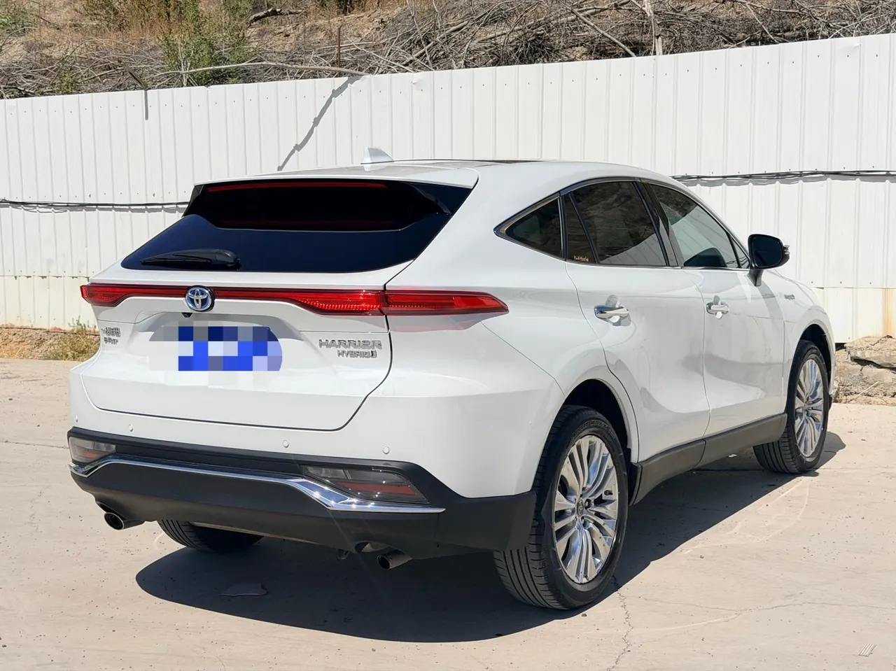 Toyota 2022 LingFang Dual Engine 2.5 Stepless Four-wheel Drive Premium Edition Automatic Gear 4