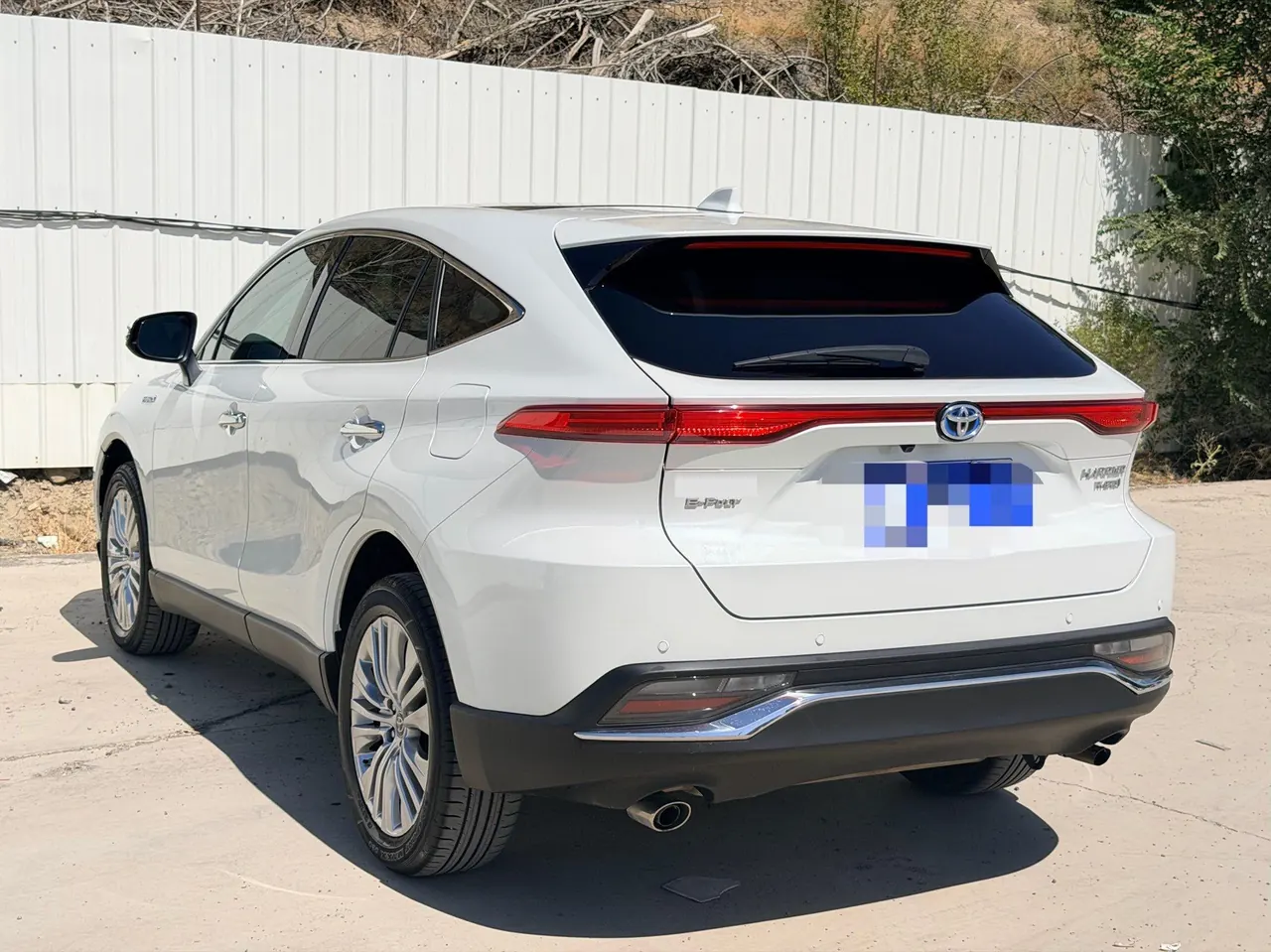 Toyota 2022 LingFang Dual Engine 2.5 Stepless Four-wheel Drive Premium Edition Automatic Gear 6