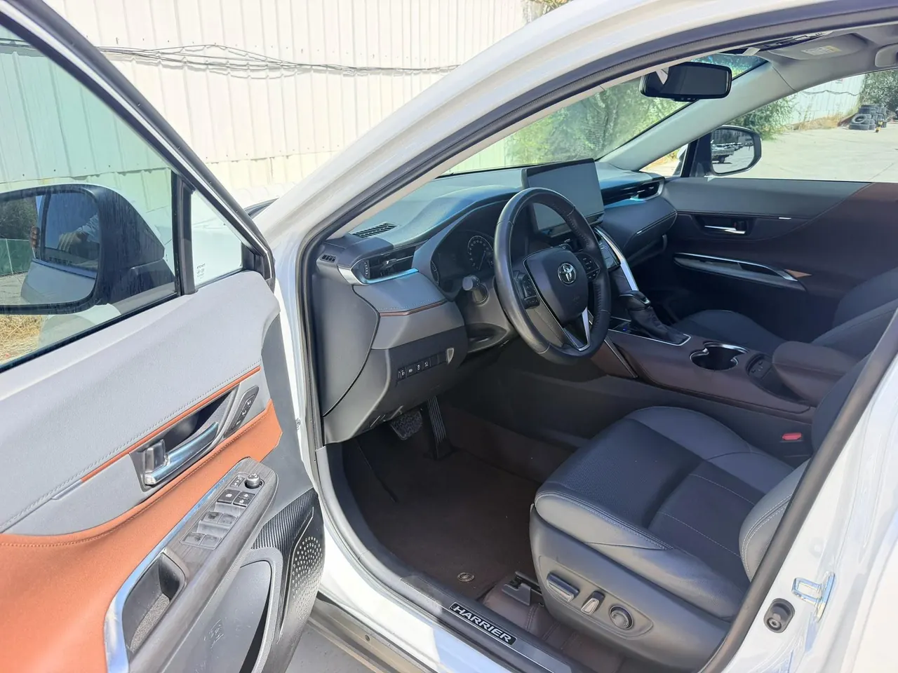 Toyota 2022 LingFang Dual Engine 2.5 Stepless Four-wheel Drive Premium Edition Automatic Gear 7