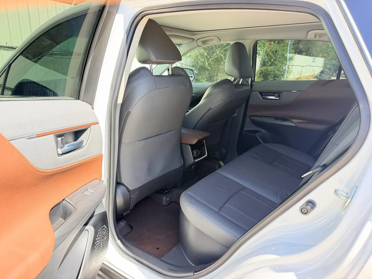 Toyota 2022 LingFang Dual Engine 2.5 Stepless Four-wheel Drive Premium Edition Automatic Gear 9