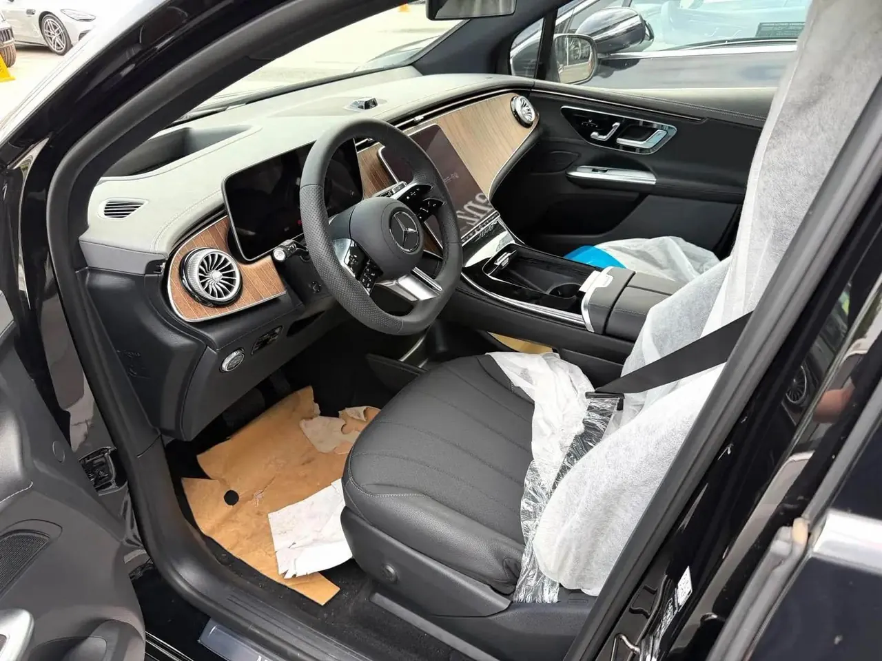 Mercedes Benz 2024 EQE SUV 500 4MATIC EQE SUV 500 4MATIC Deluxe Edition Automatic 2