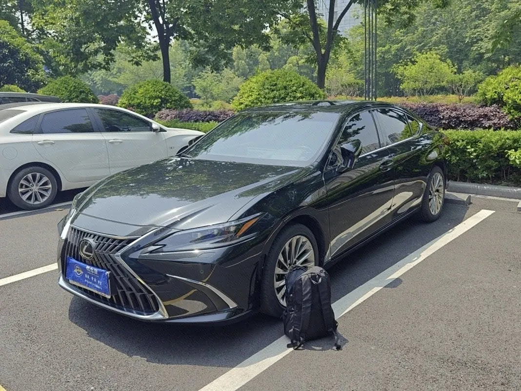 Open image lightbox: Lexus ES (Imported) 2022 ES300h 2.5 Stepless Administrative Edition Automatic Gear