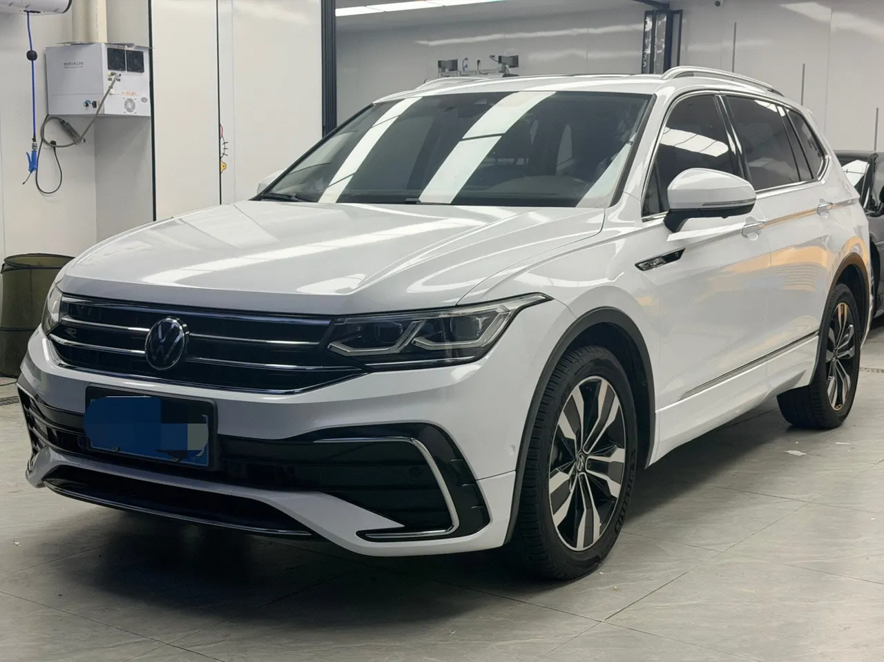 Open image lightbox: Volkswagen 2022 Tiguan L R-Line 2.0TSI 380TSI Four-wheel Drive R-Line Flagship 7-seat Automatic Gear