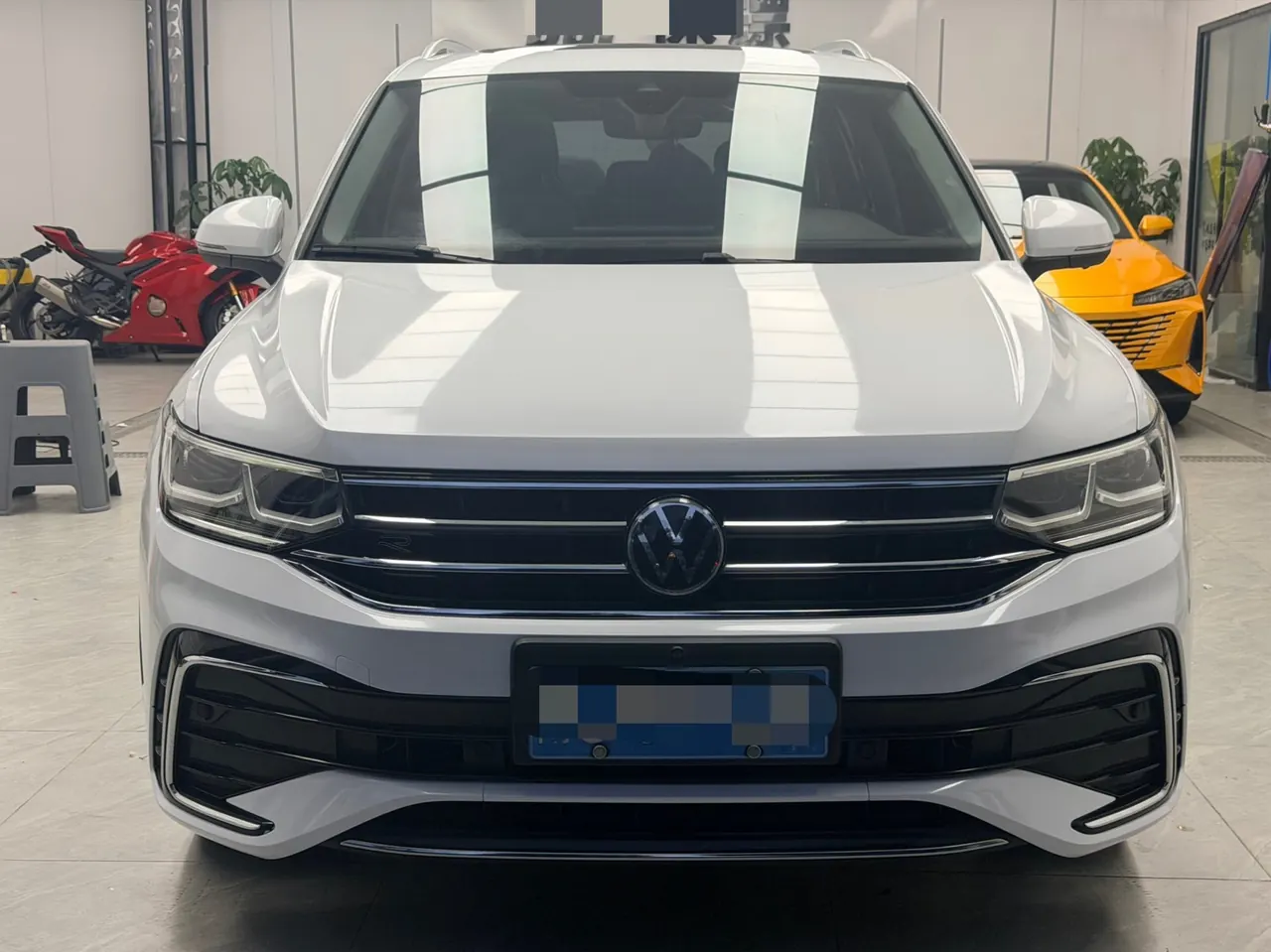 Volkswagen 2022 Tiguan L R-Line 2.0TSI 380TSI Four-wheel Drive R-Line Flagship 7-seat Automatic Gear 2