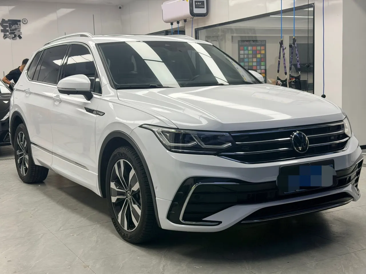 Volkswagen 2022 Tiguan L R-Line 2.0TSI 380TSI Four-wheel Drive R-Line Flagship 7-seat Automatic Gear 3