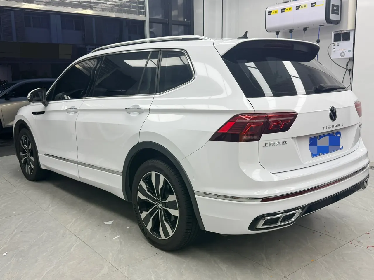 Volkswagen 2022 Tiguan L R-Line 2.0TSI 380TSI Four-wheel Drive R-Line Flagship 7-seat Automatic Gear 4