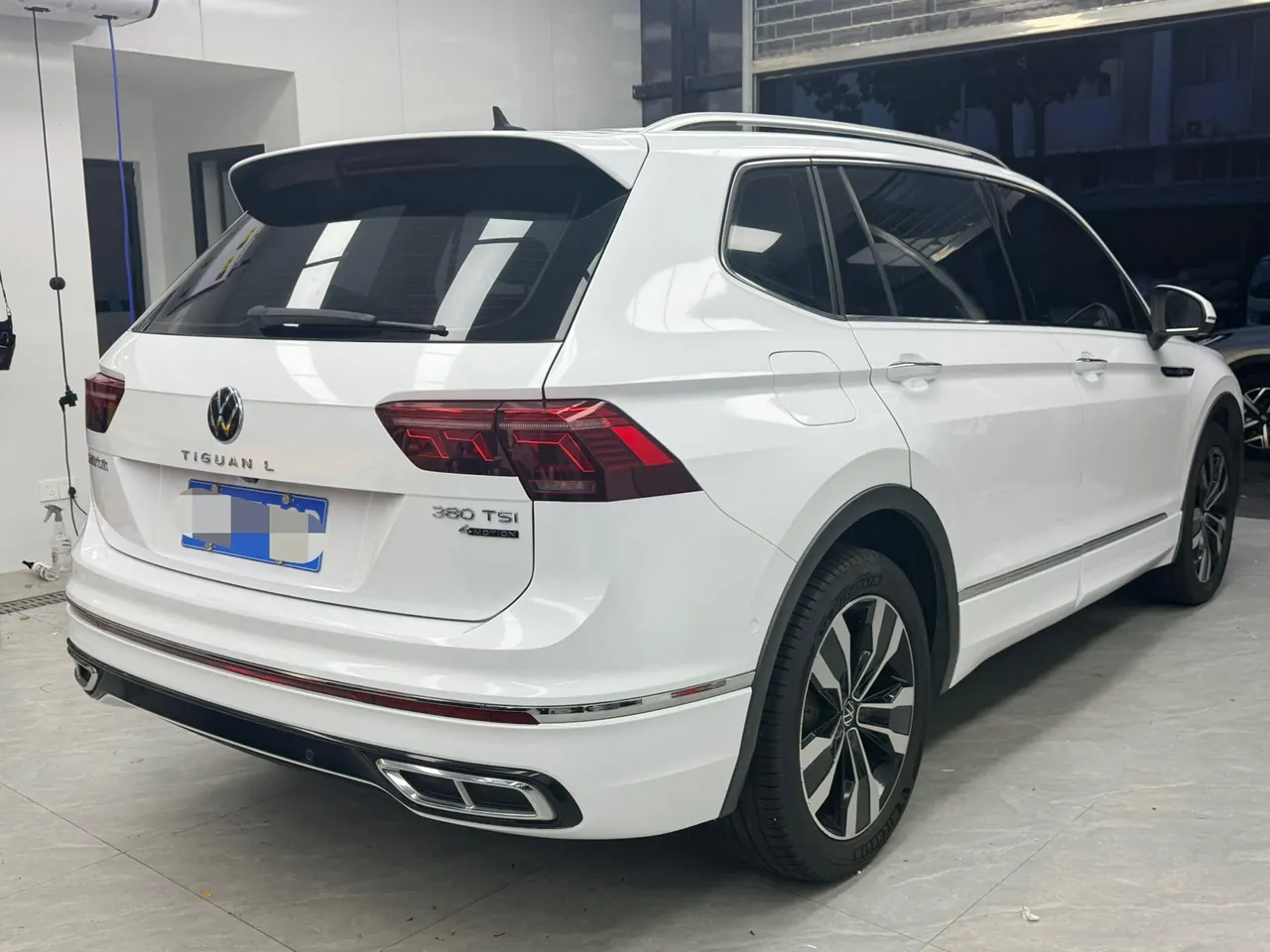 Volkswagen 2022 Tiguan L R-Line 2.0TSI 380TSI Four-wheel Drive R-Line Flagship 7-seat Automatic Gear 6
