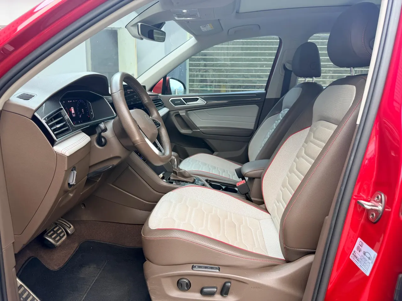 Volkswagen 2022 Tiguan L R-Line 2.0TSI 380TSI Four-wheel Drive R-Line Flagship 7-seat Automatic Gear 7