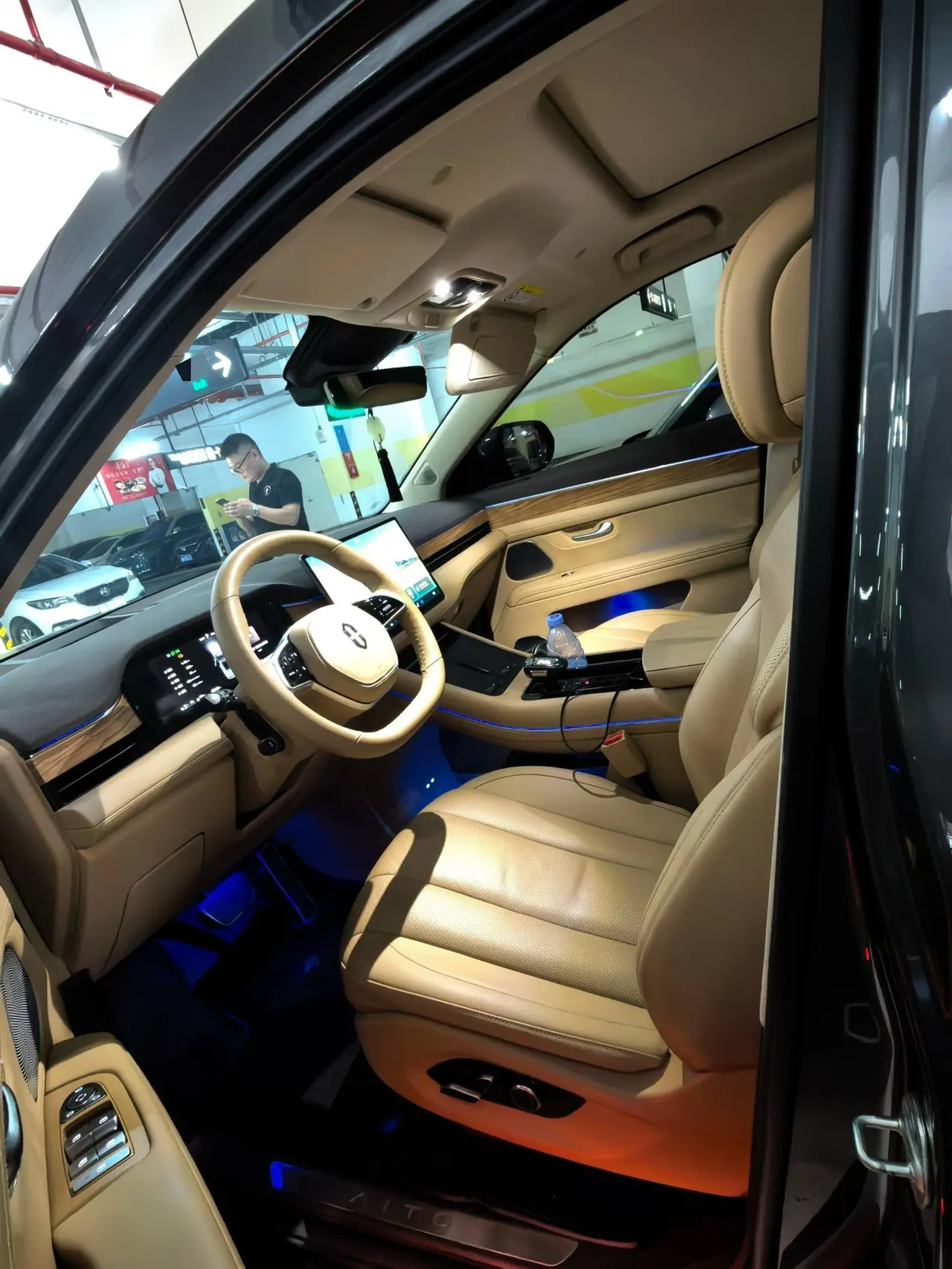 AITO 2024 AITO M7 Smart Drive Four-wheel Drive Max Edition 5-seat Automatic Gear 4