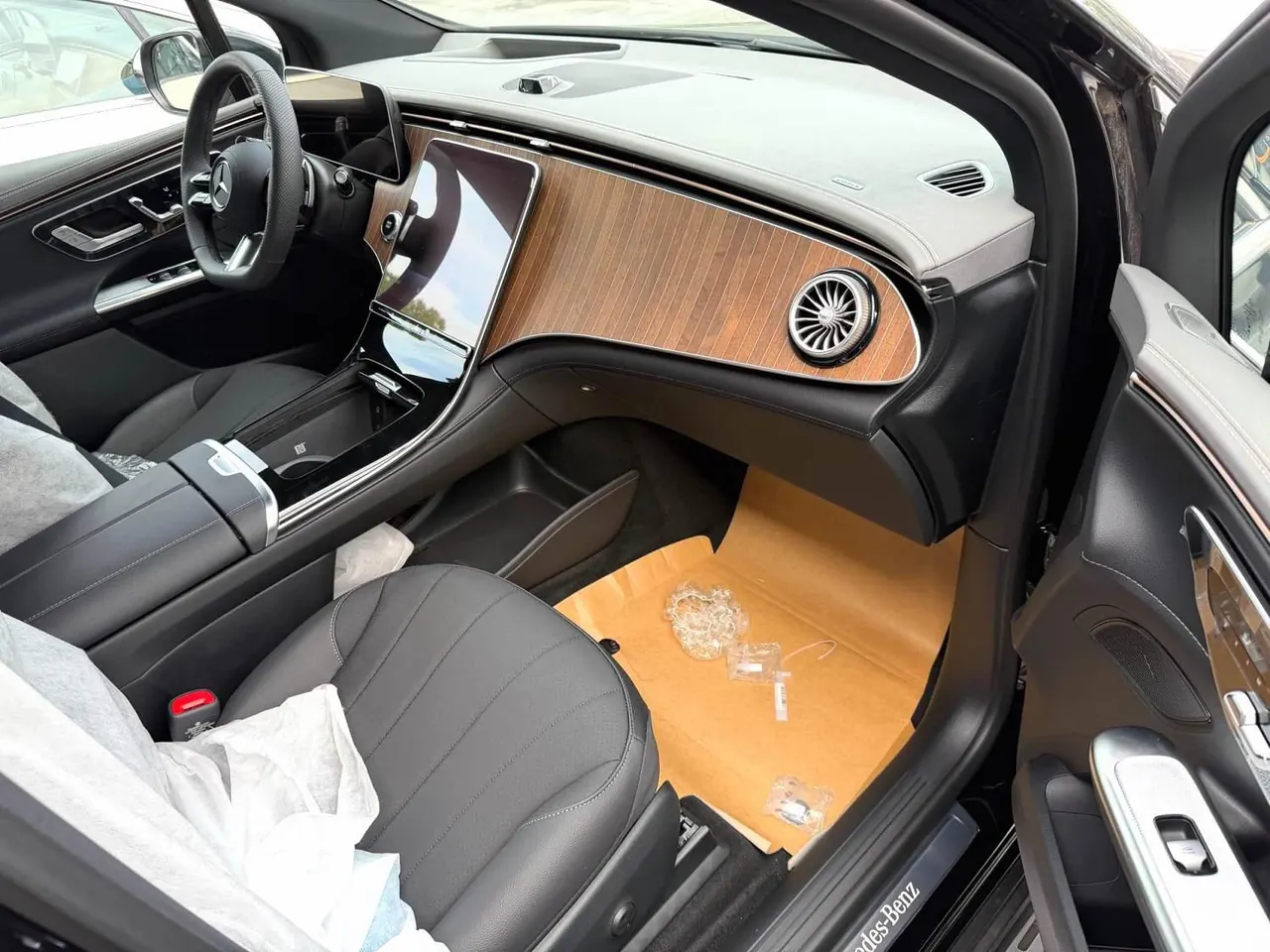 Mercedes Benz 2024 EQE SUV 500 4MATIC EQE SUV 500 4MATIC Deluxe Edition Automatic 5