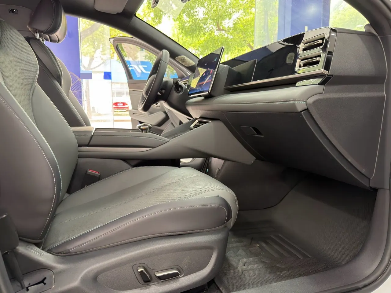BYD 2024 Qin L DM-i 1.5 stepless 120KM Exceed automatic gear 13