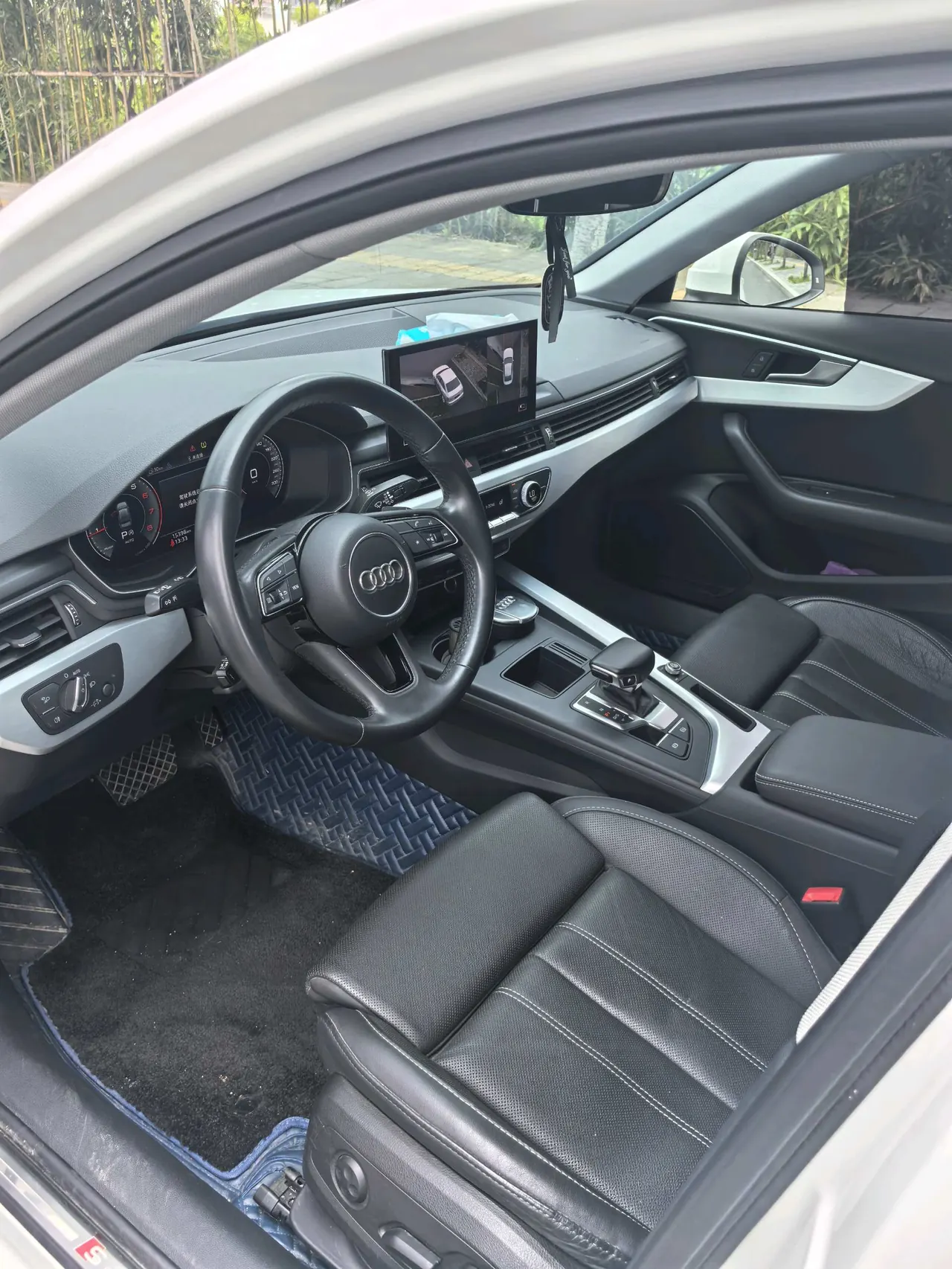 Audi 2021 A4L 2.0TFSI 40TFSI into the life version of the automatic gear 5