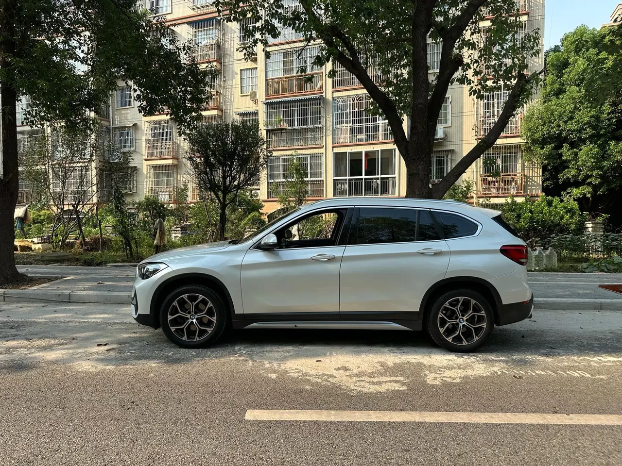 BMW 2020 X1 sDrive20Li 1.5T exclusive automatic gear 5
