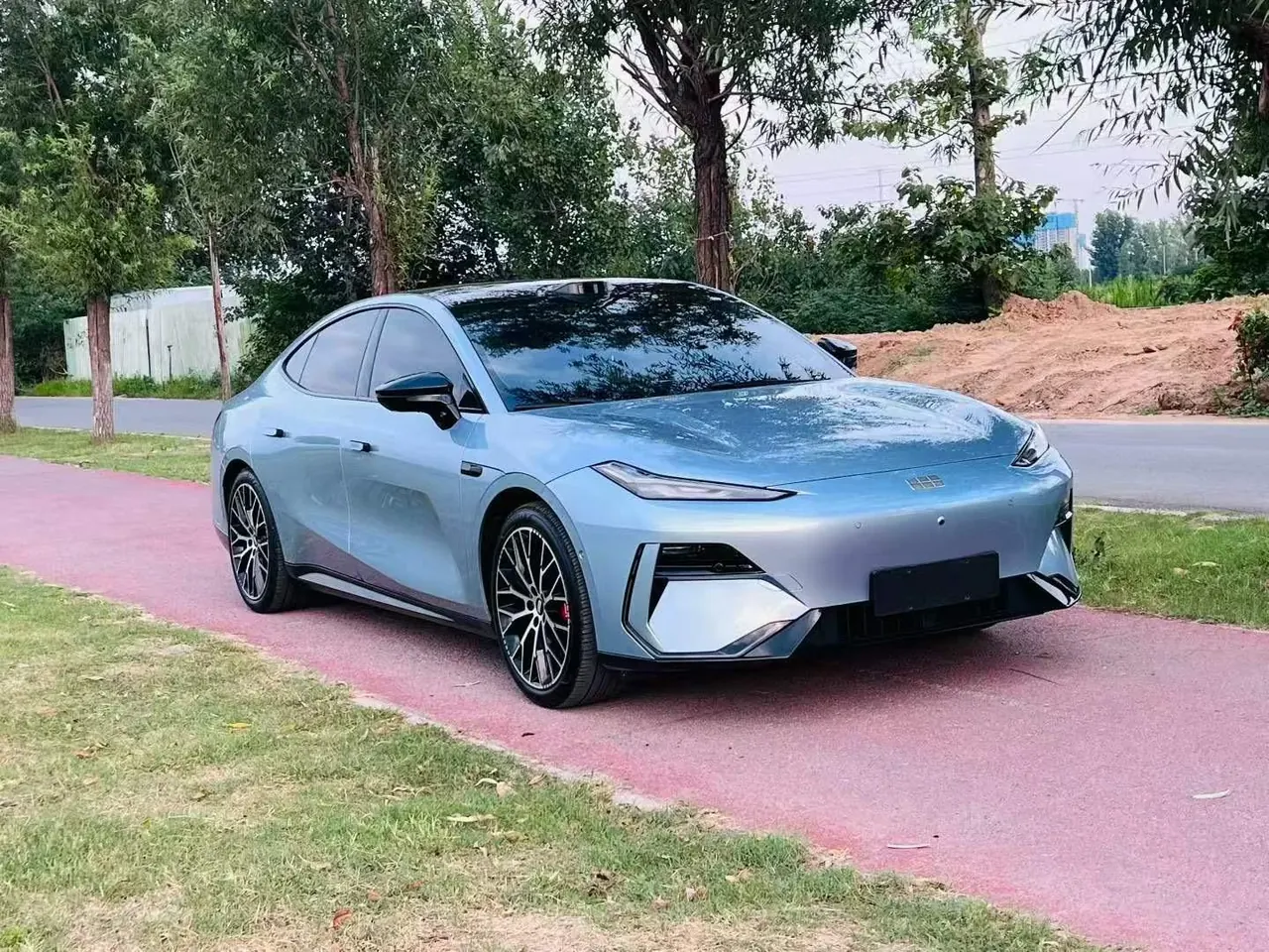 Geely Galaxy 2025 E 8 620km 4-wheel drive starship laser Radar smart drive version automatic gear 3