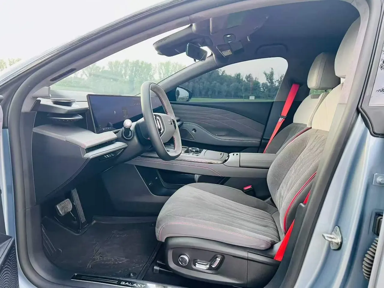 Geely Galaxy 2025 E 8 620km 4-wheel drive starship laser Radar smart drive version automatic gear 4
