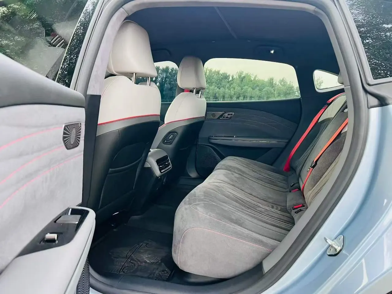 Geely Galaxy 2025 E 8 620km 4-wheel drive starship laser Radar smart drive version automatic gear 5