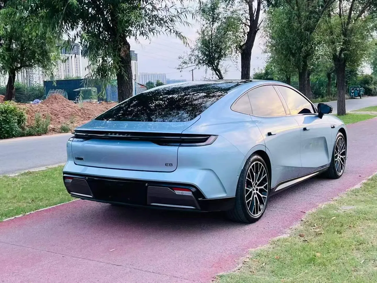 Geely Galaxy 2025 E 8 620km 4-wheel drive starship laser Radar smart drive version automatic gear 7