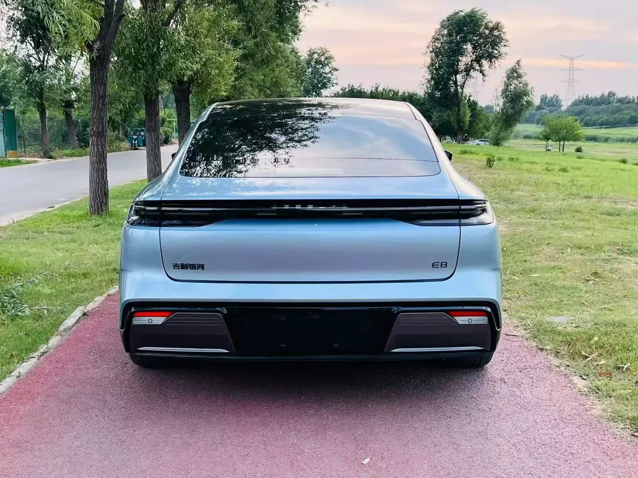 Geely Galaxy 2025 E 8 620km 4-wheel drive starship laser Radar smart drive version automatic gear 8