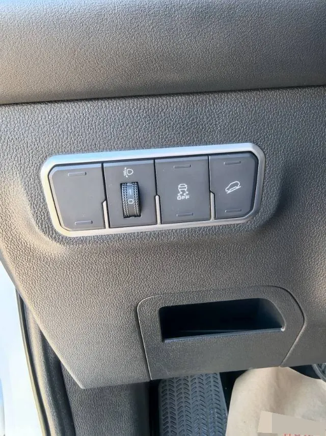 Haval 2021 M6 PLUS 1.5T Luxury Smart Joint Automatic Gear 10