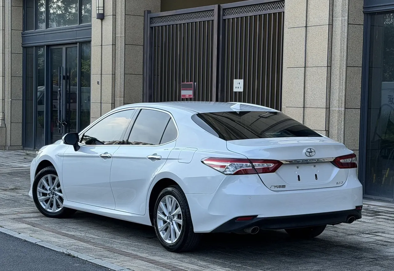 Toyota 2023 Camry 2.0G Stepless Deluxe Edition Automatic Gear 9
