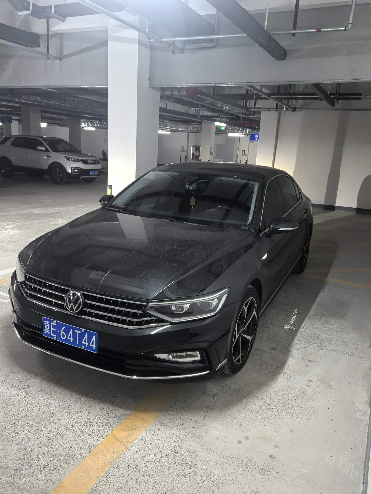 打开图片灯箱:Volkswagen 2024 Magotan 2.0TSI 330TSI 2 million luxury automatic gear
