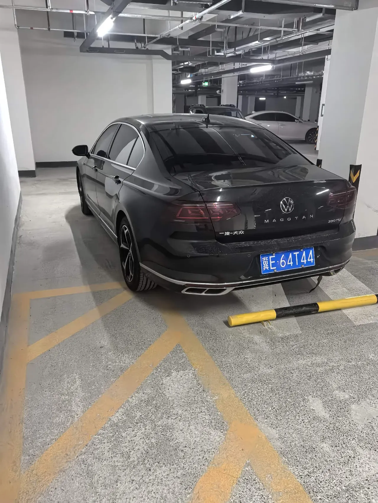 Volkswagen 2024 Magotan 2.0TSI 330TSI 2 million luxury automatic gear 2