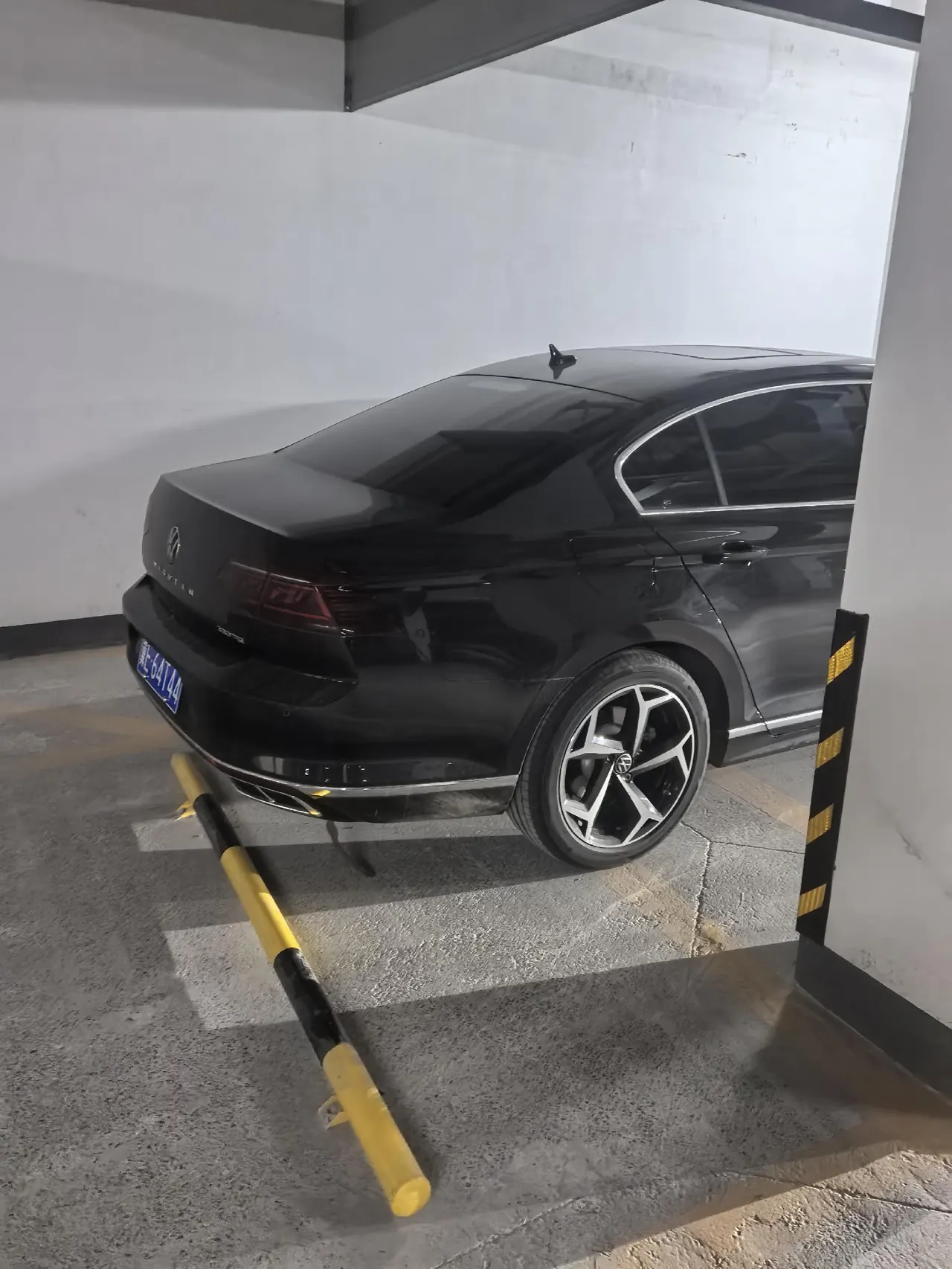 Volkswagen 2024 Magotan 2.0TSI 330TSI 2 million luxury automatic gear 3