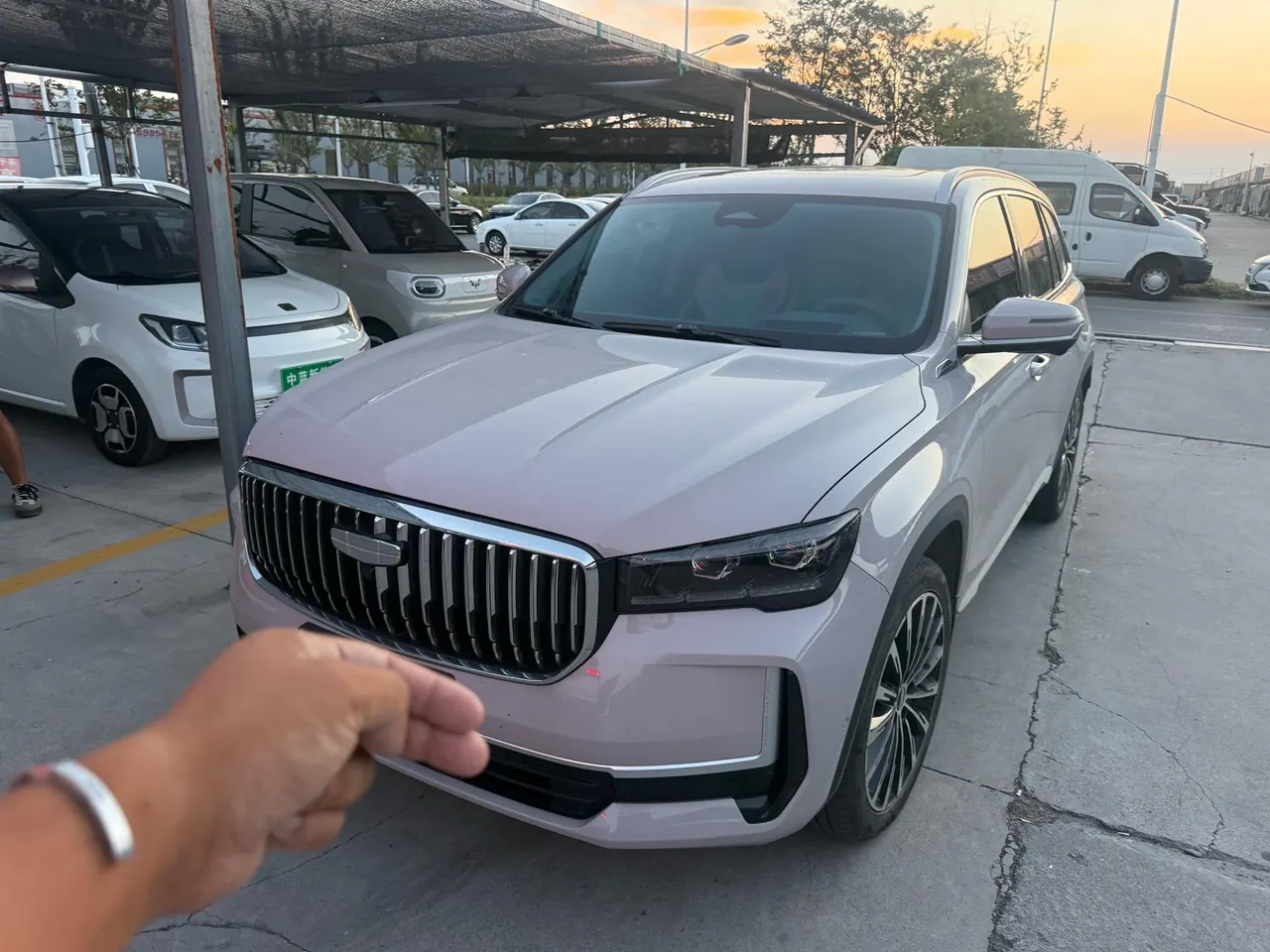 打开图片灯箱:Geely 2024 XingyueL (Monjaro) Zhiqing 1.5T Tiangong Edition Automatic Gear