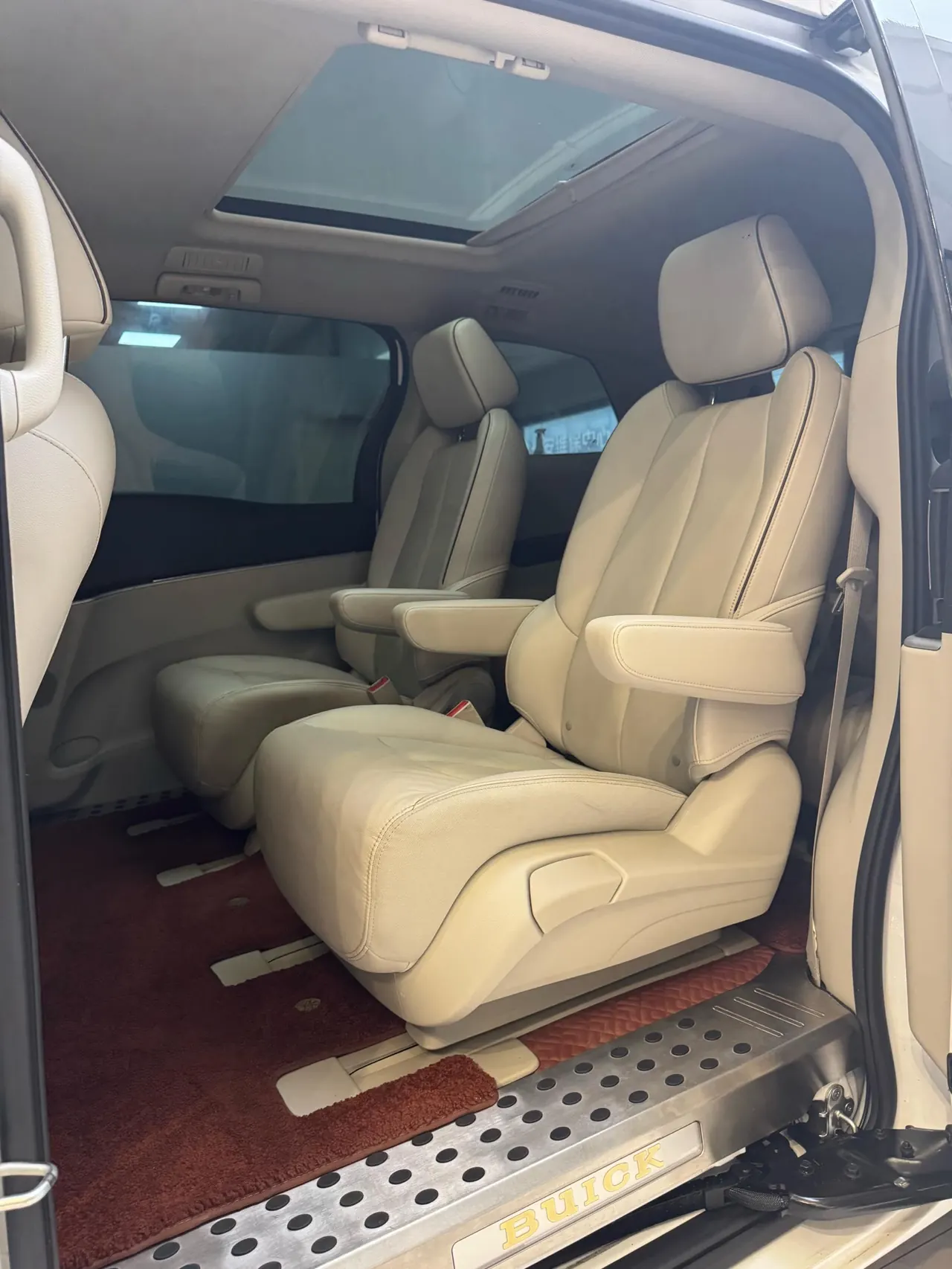 Buick 2021 GL8 Land Business Class 2.0T 652T Premium Automatic Gear 11
