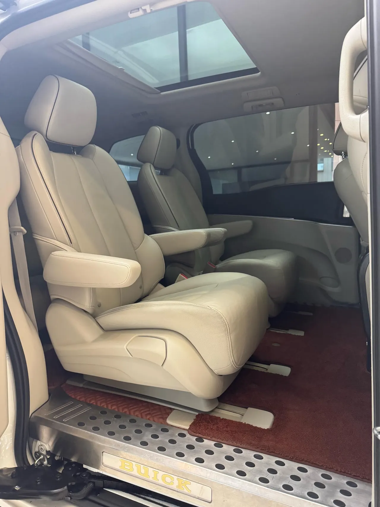 Buick 2021 GL8 Land Business Class 2.0T 652T Premium Automatic Gear 9