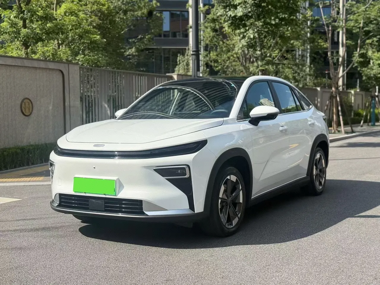打开图片灯箱:Geely 2026 Boyue REV 220km Long Endurance Platinum Extended Range Smart Edition Automatic Gear
