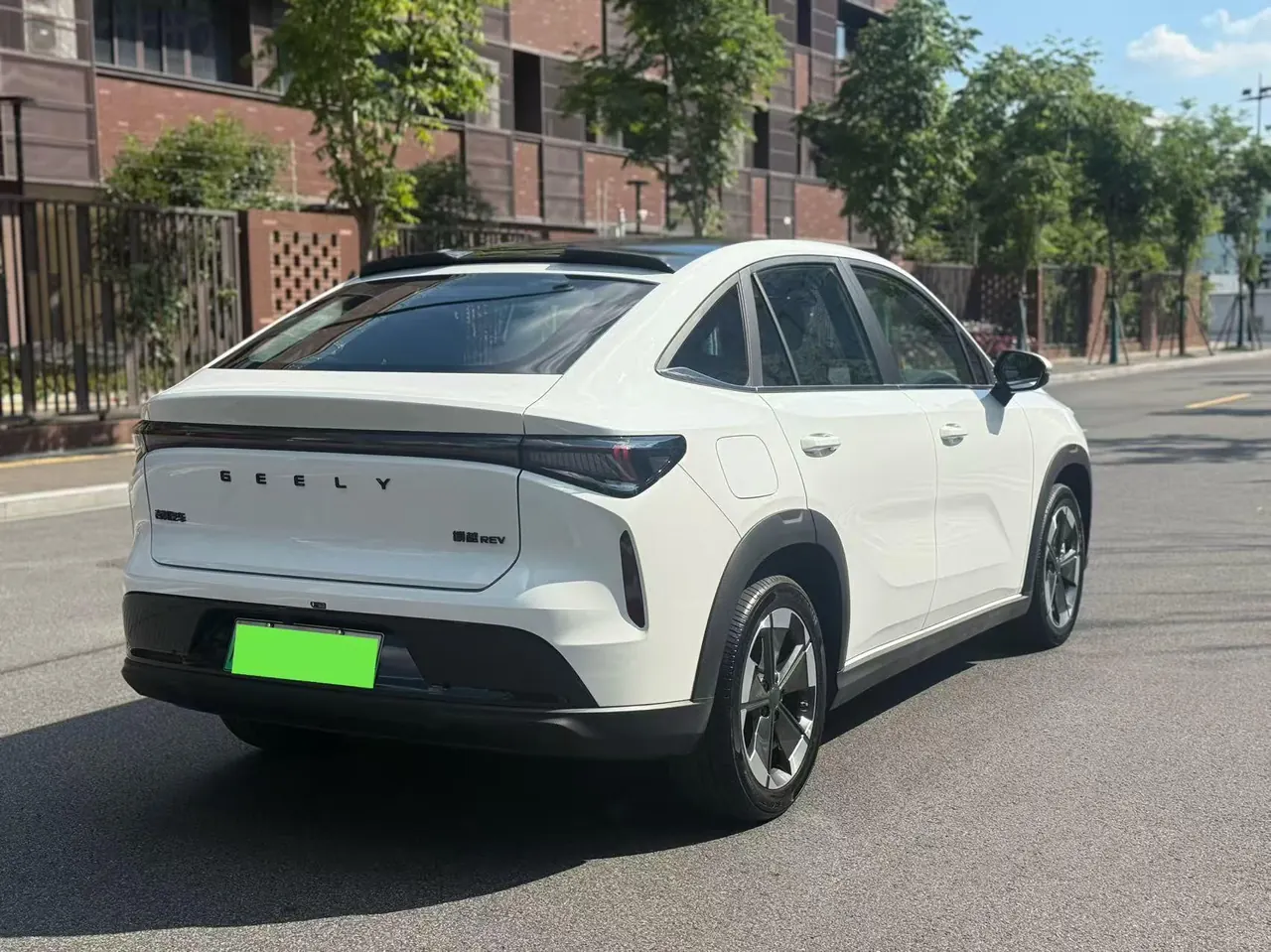 Geely 2026 Boyue REV 220km Long Endurance Platinum Extended Range Smart Edition Automatic Gear 4