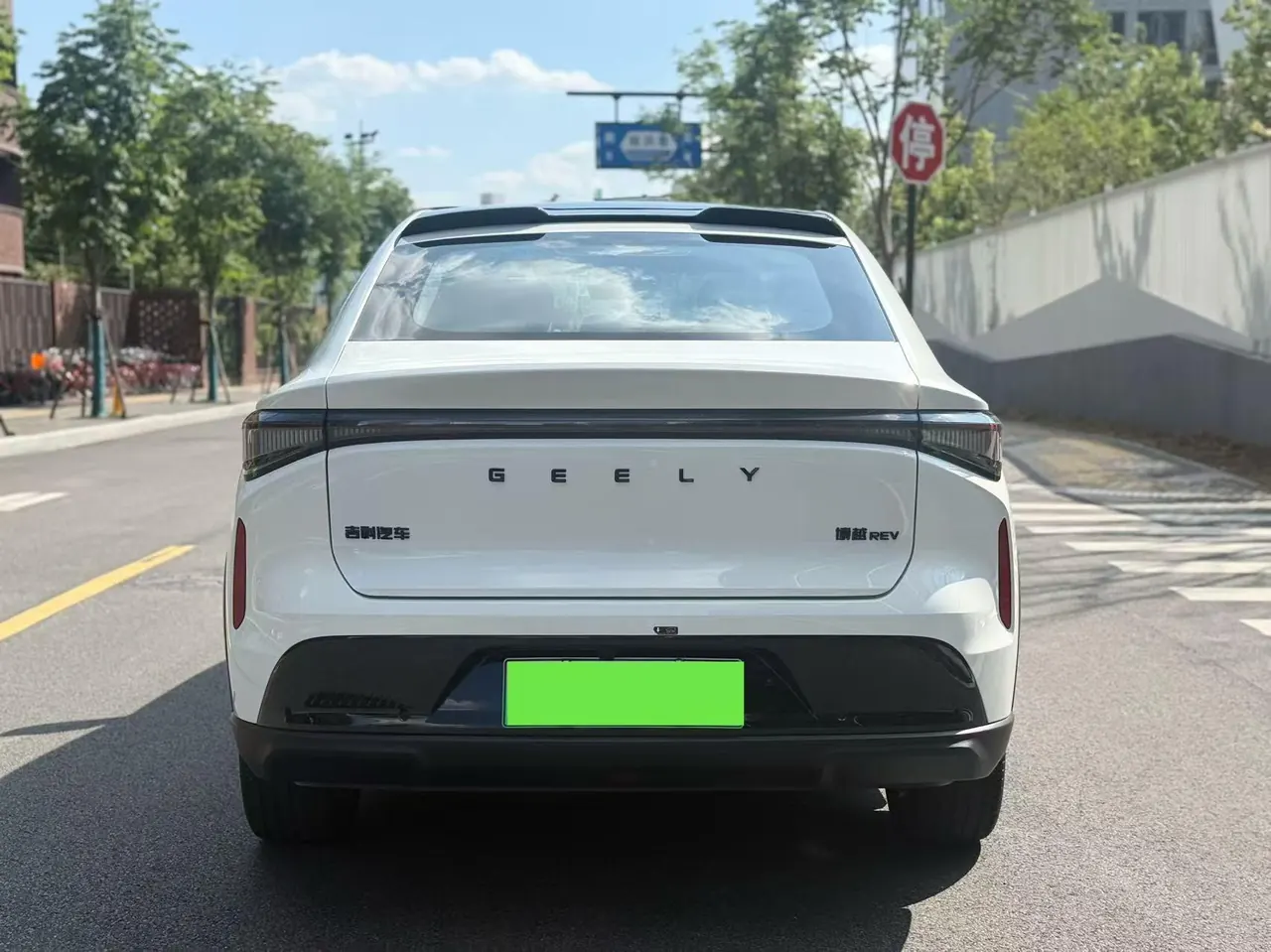 Geely 2026 Boyue REV 220km Long Endurance Platinum Extended Range Smart Edition Automatic Gear 5