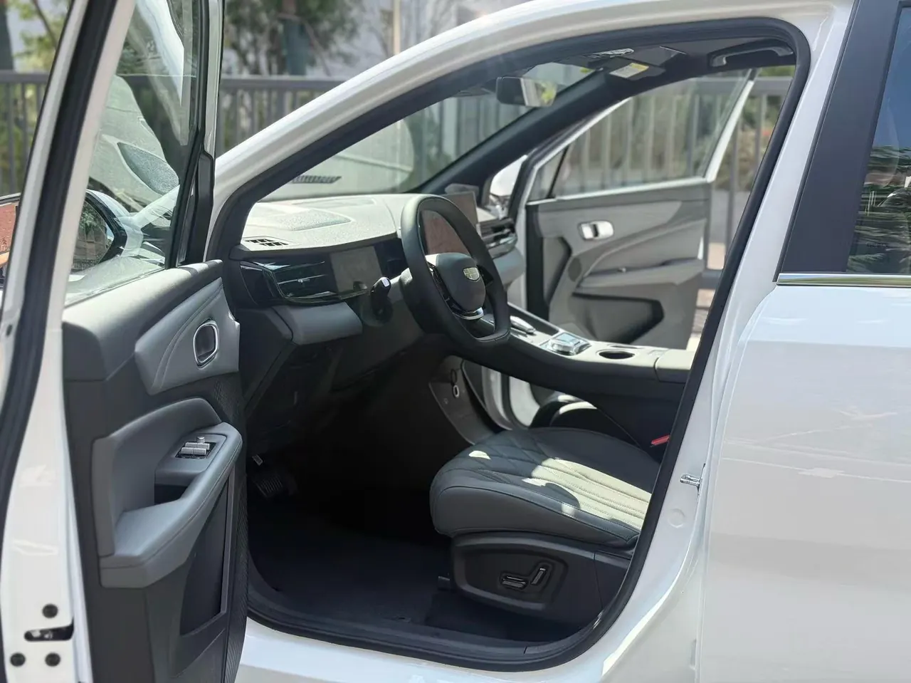 Geely 2026 Boyue REV 220km Long Endurance Platinum Extended Range Smart Edition Automatic Gear 6