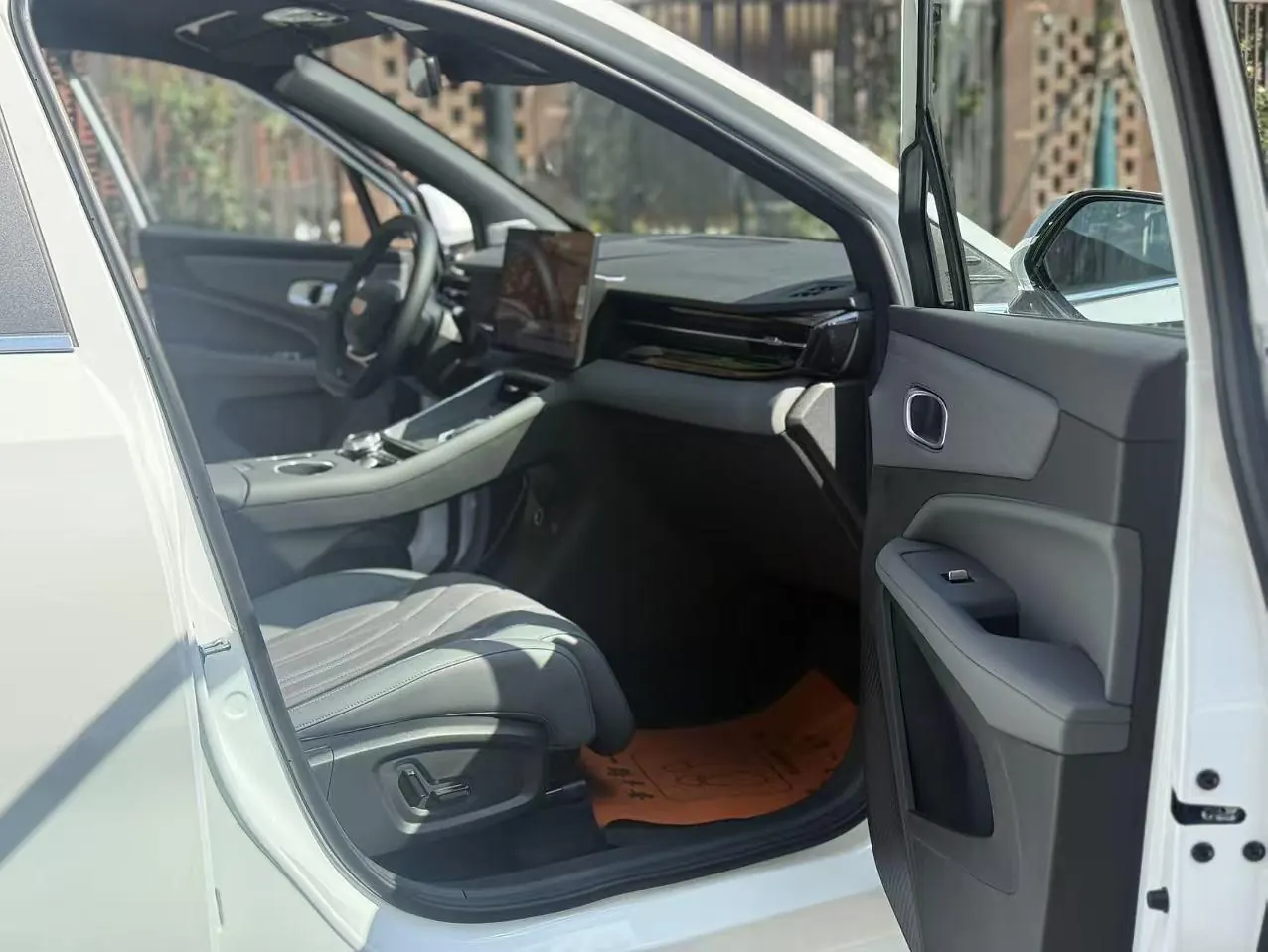 Geely 2026 Boyue REV 220km Long Endurance Platinum Extended Range Smart Edition Automatic Gear 9