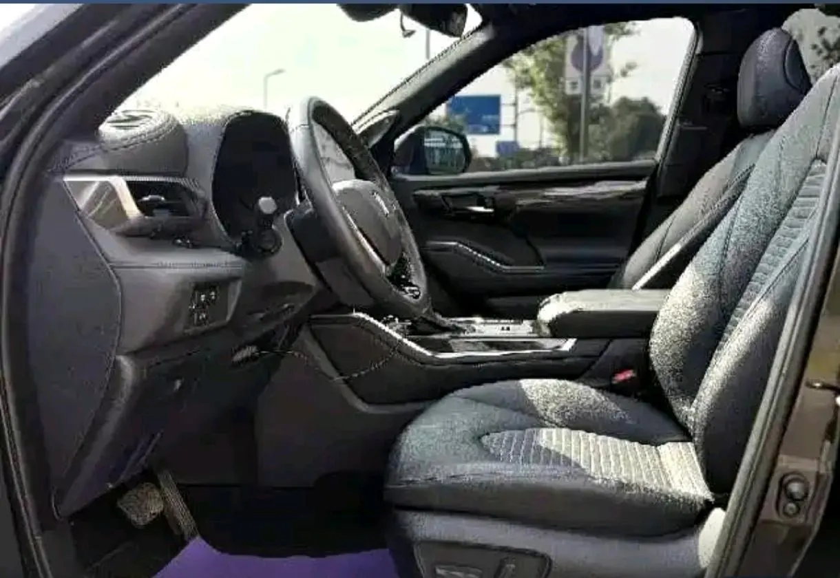 Toyota 2021 Crown Land Release 2.5 Stepless Four-wheel Drive Flagship Automatic Gear 6