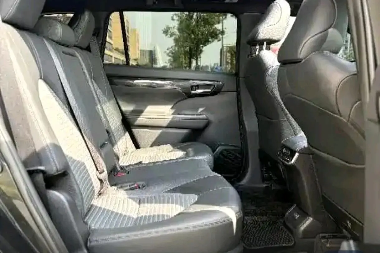 Toyota 2021 Crown Land Release 2.5 Stepless Four-wheel Drive Flagship Automatic Gear 7