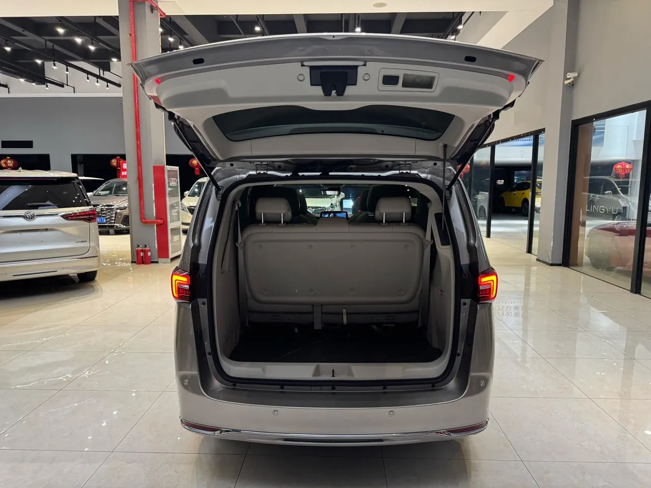 Buick 2021 GL8 Land Business Class 2.0T 652T Smart Honorable Automatic Gear 6