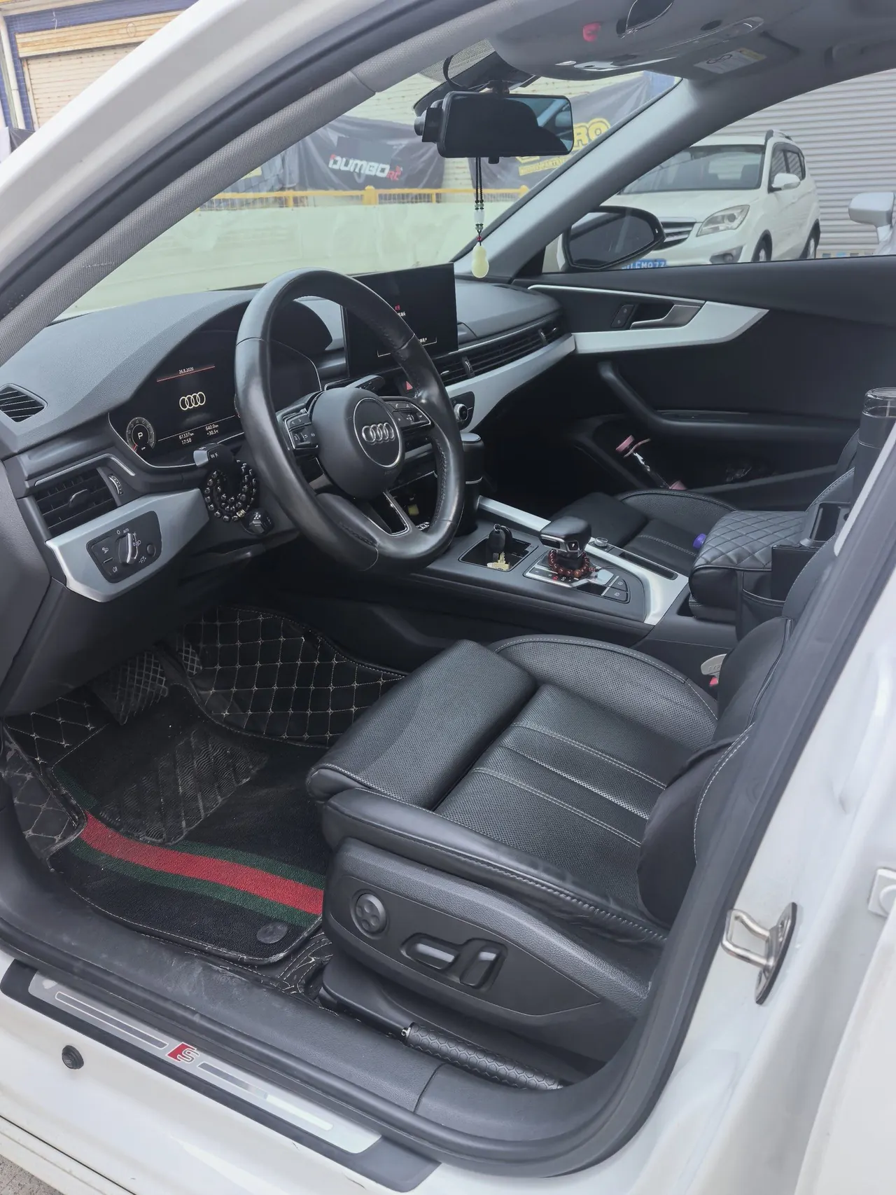 Audi 2021 A4L 2.0TFSI 40TFSI into the life version of the automatic gear 2