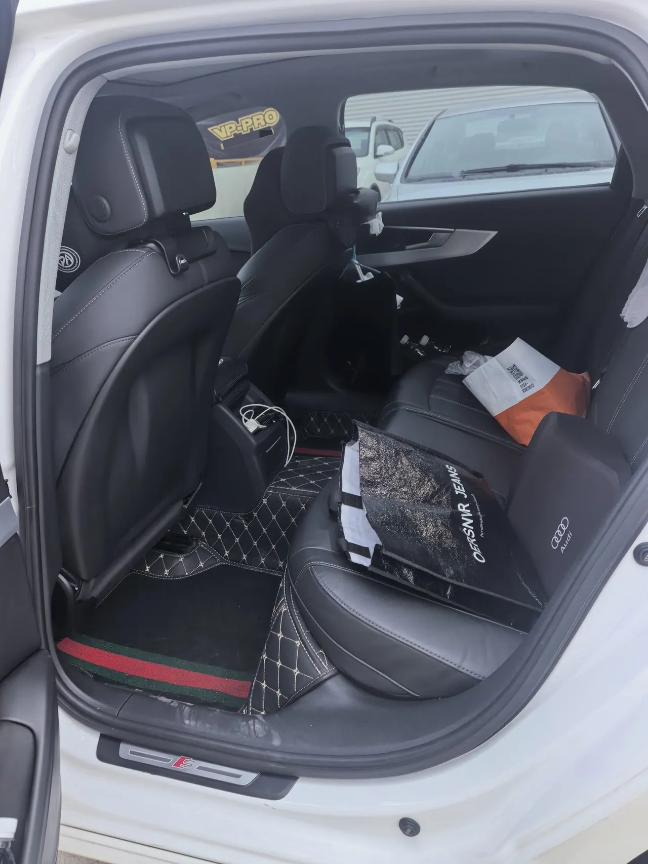 Audi 2021 A4L 2.0TFSI 40TFSI into the life version of the automatic gear 3