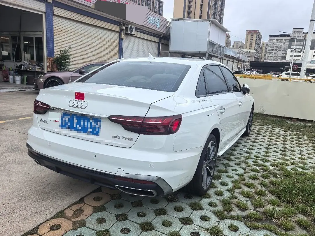 Audi 2021 A4L 2.0TFSI 40TFSI into the life version of the automatic gear 4