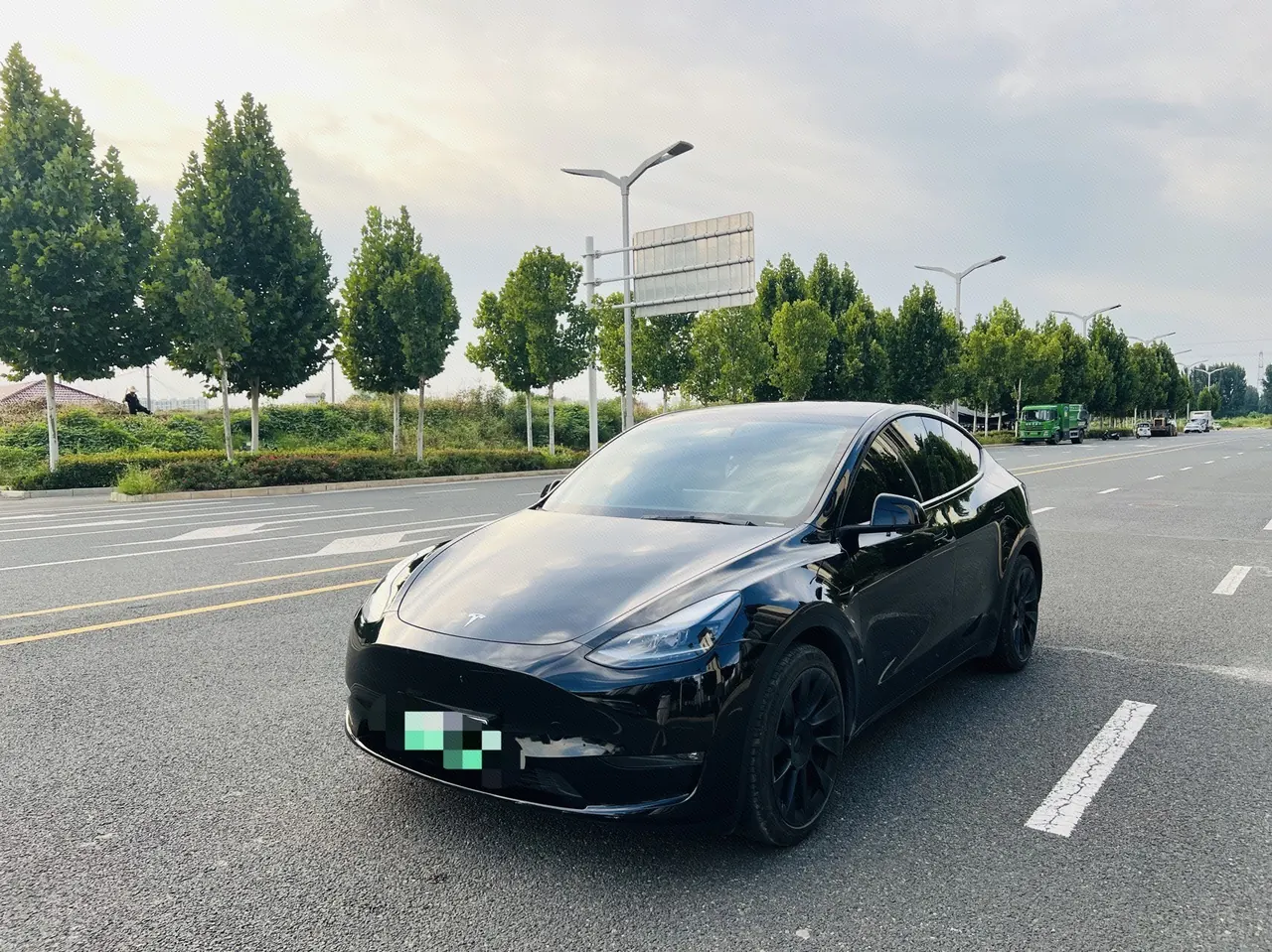 Open image lightbox: Tesla 2021 Model Y Standard Endurance Rear Drive Automatic Gear