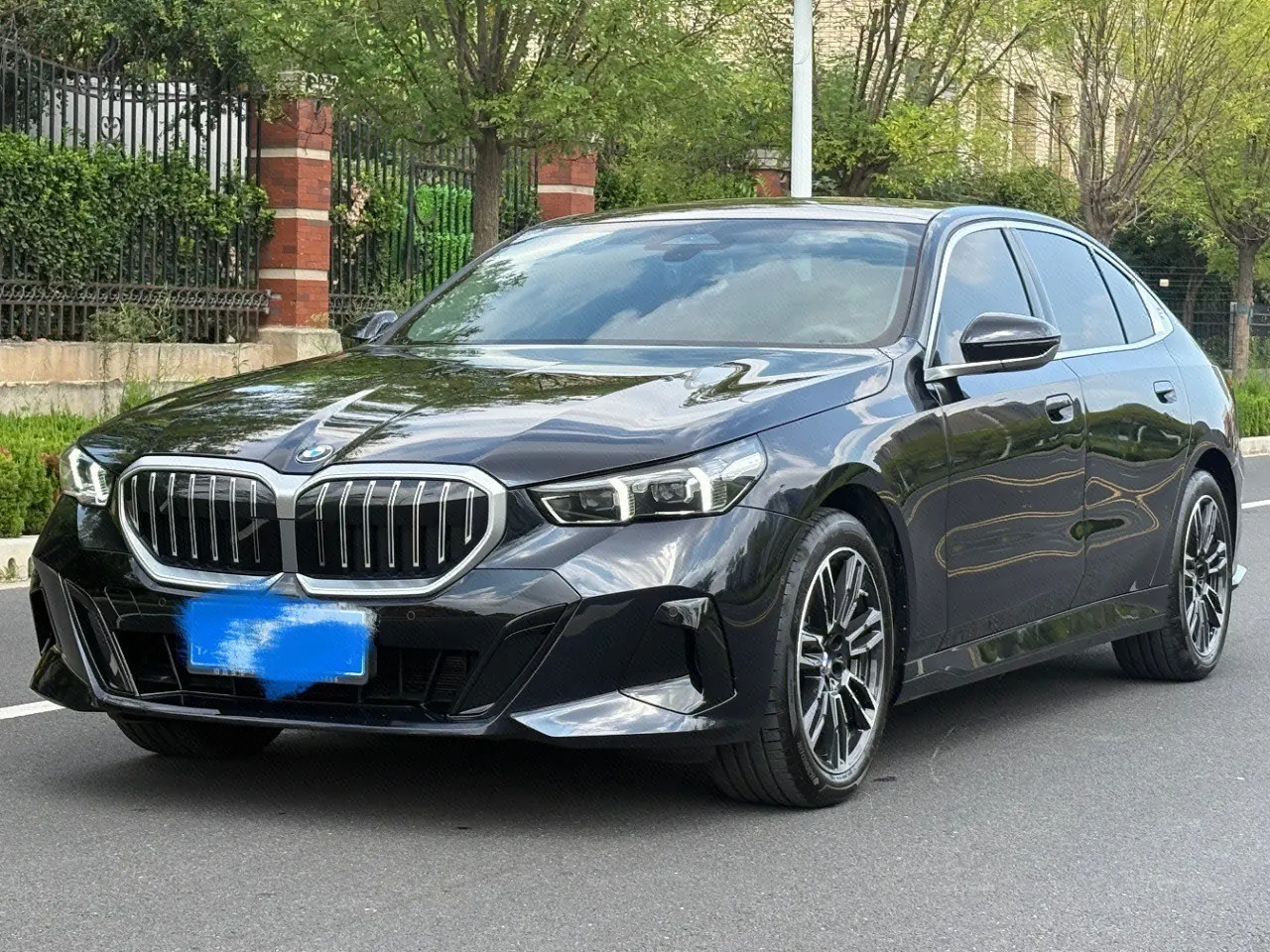 Open image lightbox: BMW 5 Series 2026 model 525Li 48V 2.0T M Sport Package automatic transmission