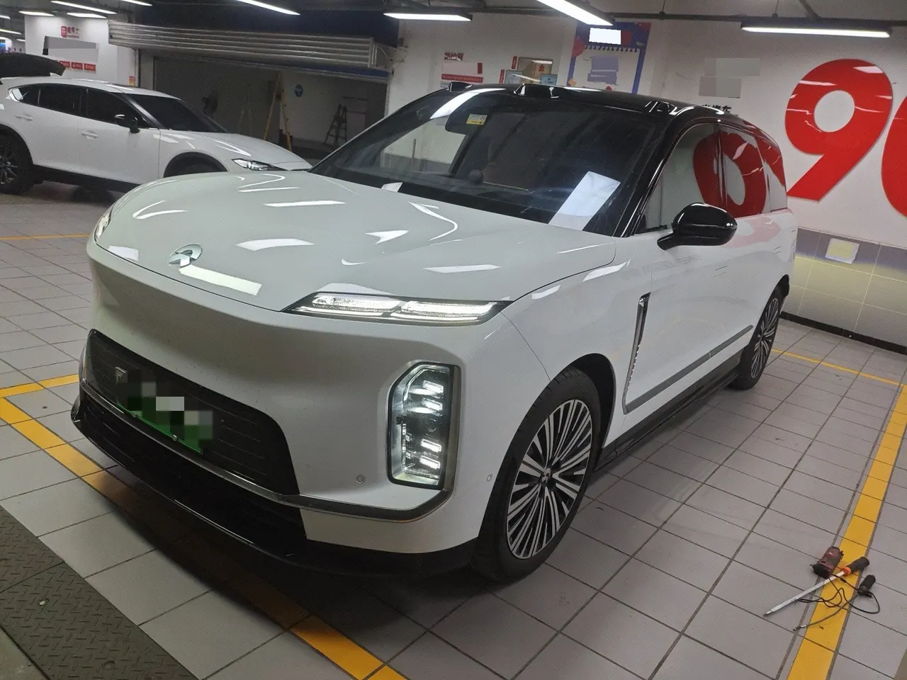 Open image lightbox: NIO 2026 ES 9 102kWh Administrative Island Signature Edition Automatic Gear