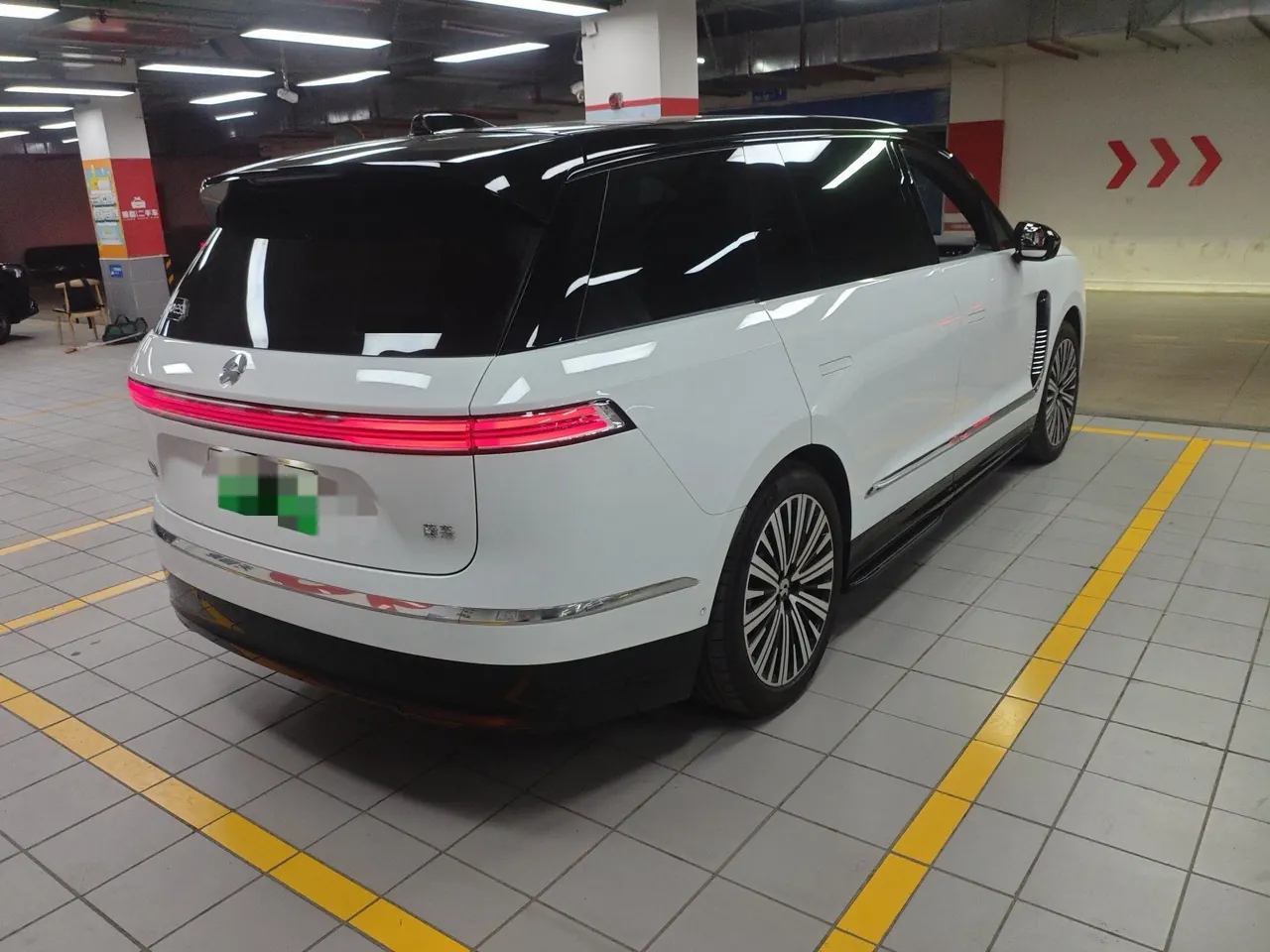 NIO 2026 ES 9 102kWh Administrative Island Signature Edition Automatic Gear 2