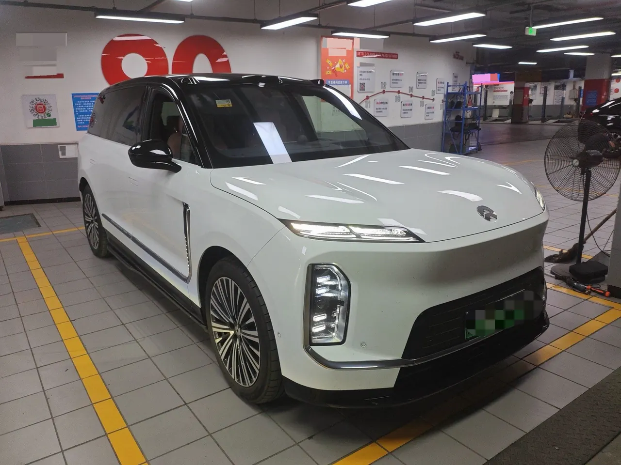 NIO 2026 ES 9 102kWh Administrative Island Signature Edition Automatic Gear 4